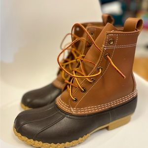 Like new LL Bean Women’s Bean Duck Boots, 8" Insulated size 7